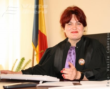 Căldura din tribunal se combate cu aerul condiţionat