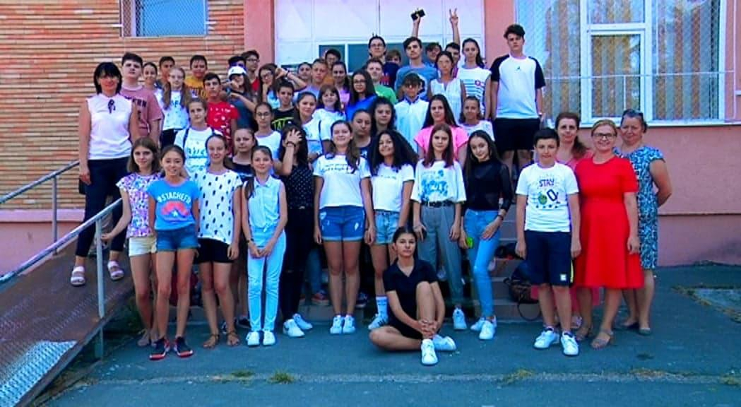 Peste 100 de elevi au participat la cursuri gratuite