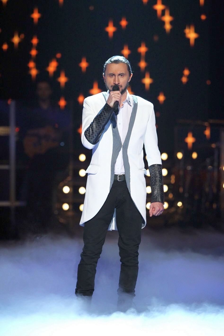 Fenomenalul ADRIAN NOUR cântă astăzi la Galaţi, la spectacolul umanitar "Salvezi un om, salvezi o lume"