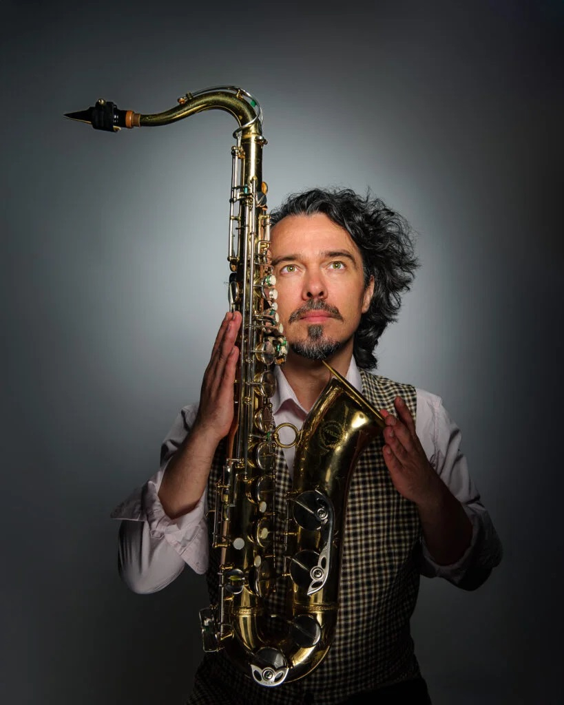 Saxofonistul Cătălin Milea: "Acasă e locul unde îi pot cânta cuiva drag"
