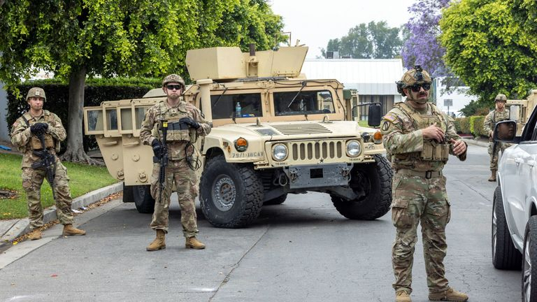 Pușcași marini trimiși în Los Angeles pentru reprimarea demonstrațiilor de stradă