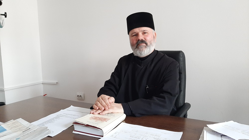 Despre iubire și credință în vremuri de război, de vorbă cu părintele Lucian Petroaia