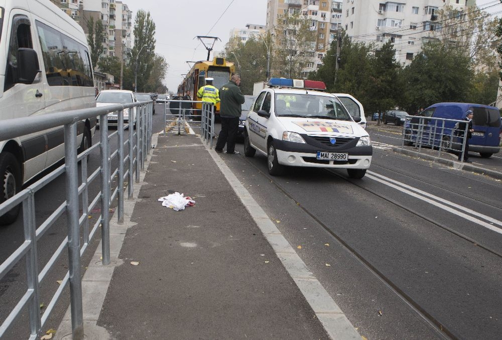 Poliţiştii rutieri avertizează: Pietonii sunt cei mai vinovaţi de dramele de pe şosele!