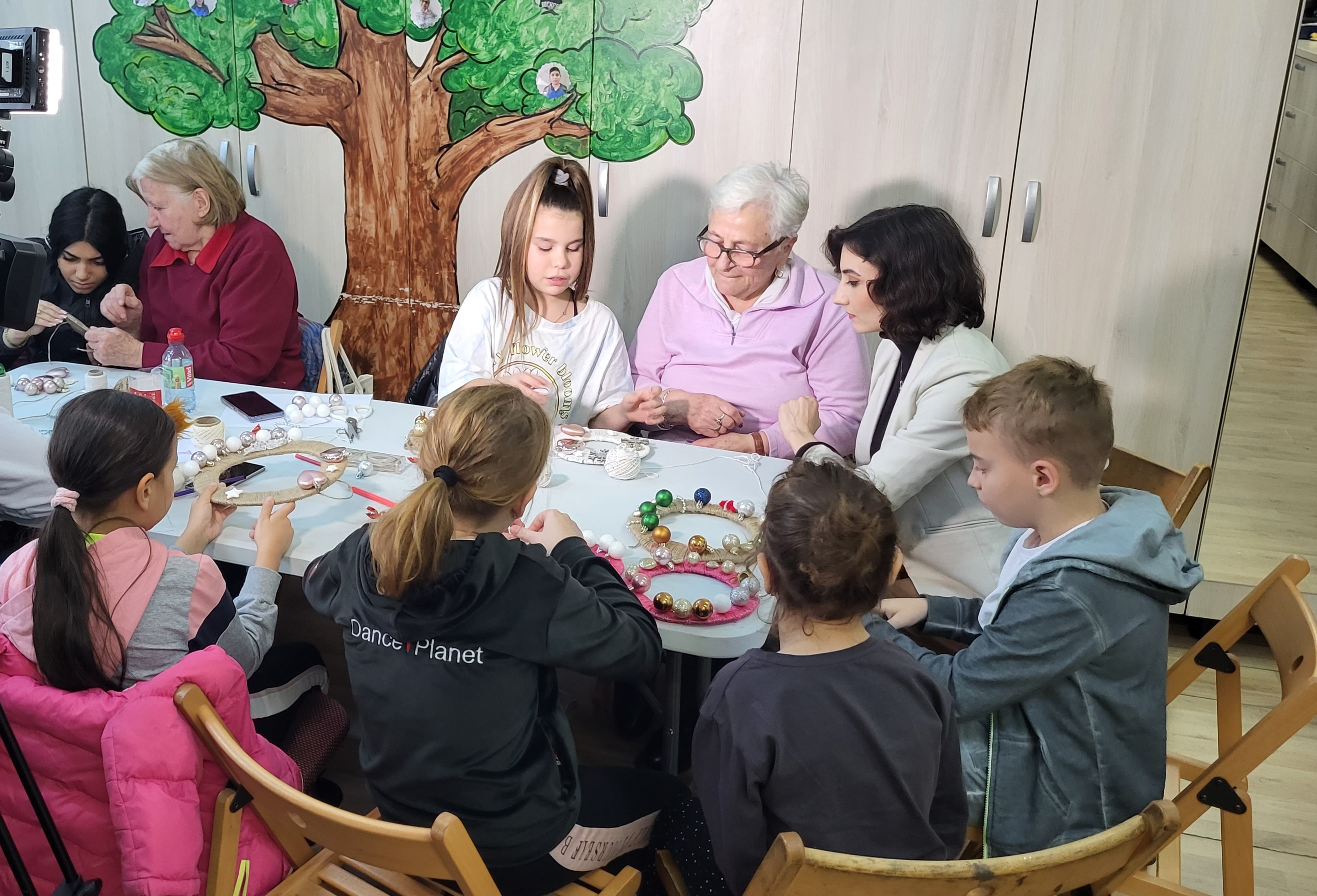 Seniori și copii din Galați, împreună într-un proiect susţinut de Fundaţia Regală Margareta a României