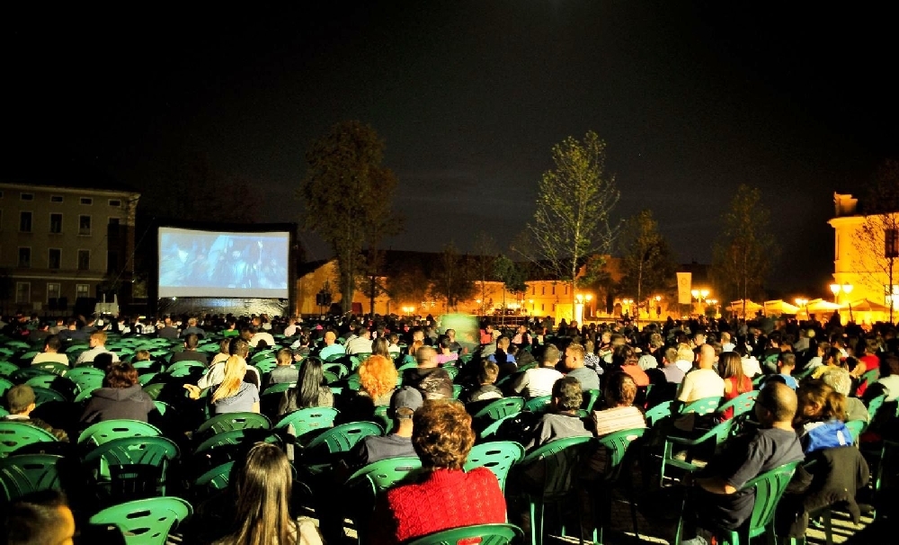 CINEMATOGRAF în aer liber - Caravana Filmelor TIFF ajunge şi la Galaţi. IATĂ ce veţi putea vedea