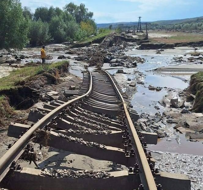 Petiție pentru repararea urgentă a căii ferate Galați-Bârlad. Primari din Galați și Vaslui cer implicarea ministrului Grindeanu