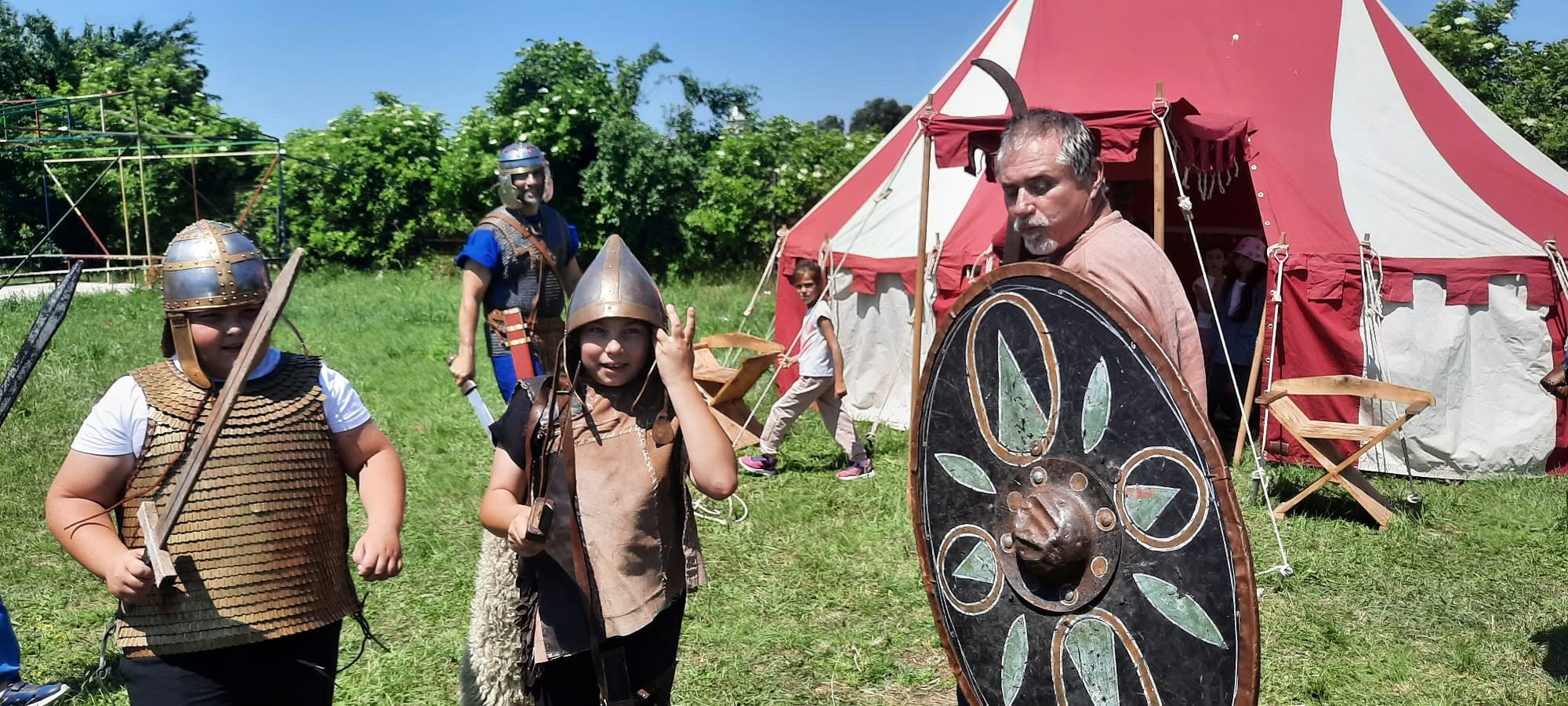 Asociația Culturală „Tomis” a adus istoria în curtea școlii