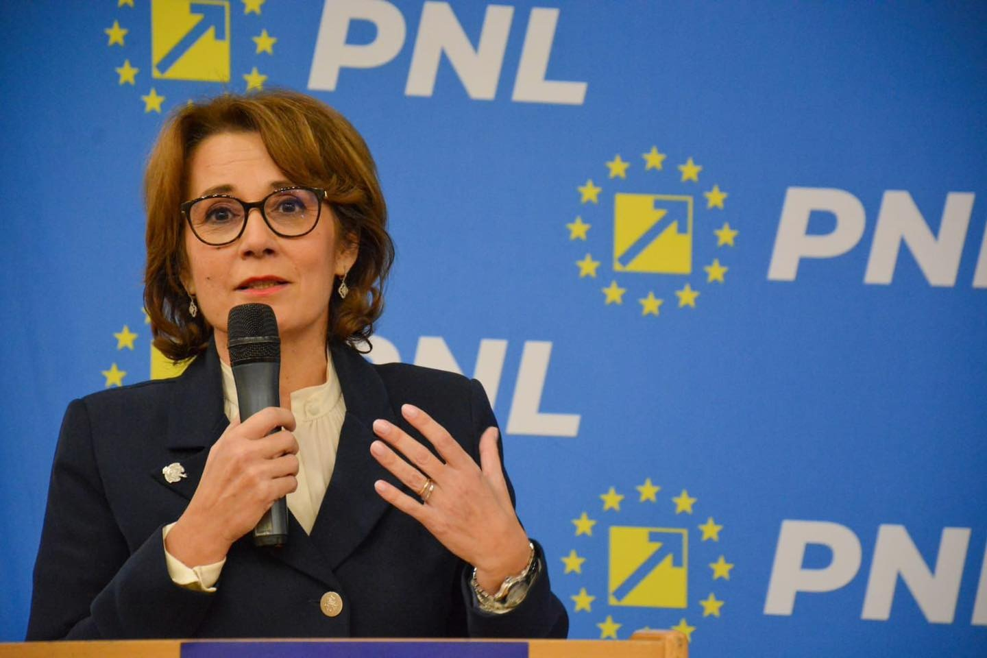 Conducerea PNL Galaţi, schimbată. La cârma organizaţiei judeţene, senatoarea Nicoleta Pauliuc