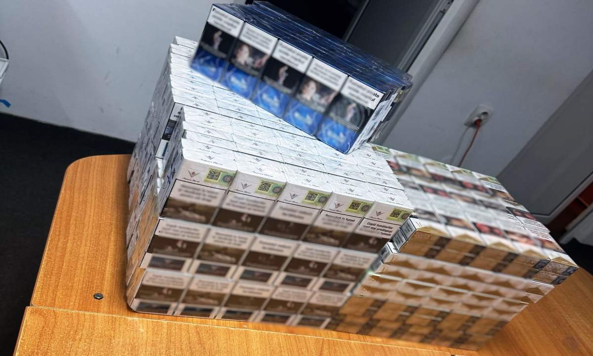 Găsit la vamă cu 460 de pachete de țigări în bagaje