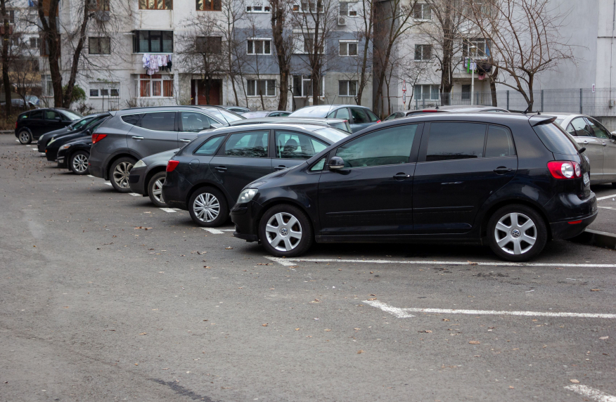 Noi licitații pentru locuri de parcare în cartierele Galaţiului