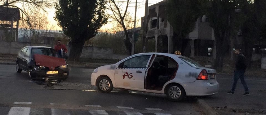 ACCIDENT RUTIER petrecut într-o INTERSECŢIE din Galaţi. Doi tineri au fost RĂNIŢI