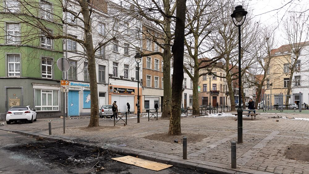 Copil rănit de un geam spart de gloanțele traficanţilor de droguri