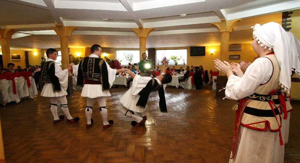 8 Martie cu magie şi ritmuri elene pentru poliţistele din Galaţi (GALERIE FOTO)