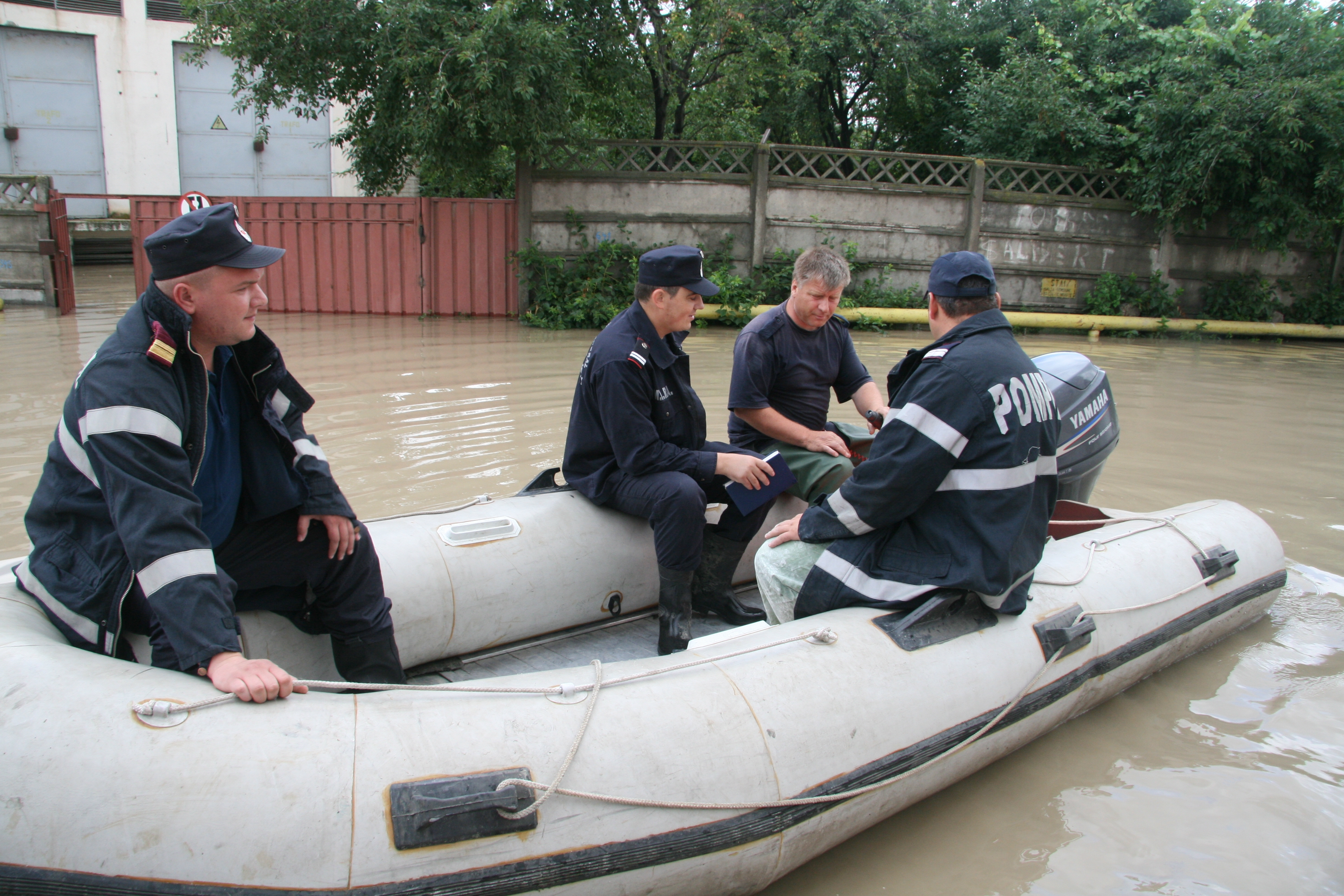 Marea familie de la ISU Galaţi: Salvatorii - oameni în slujba vieţii
