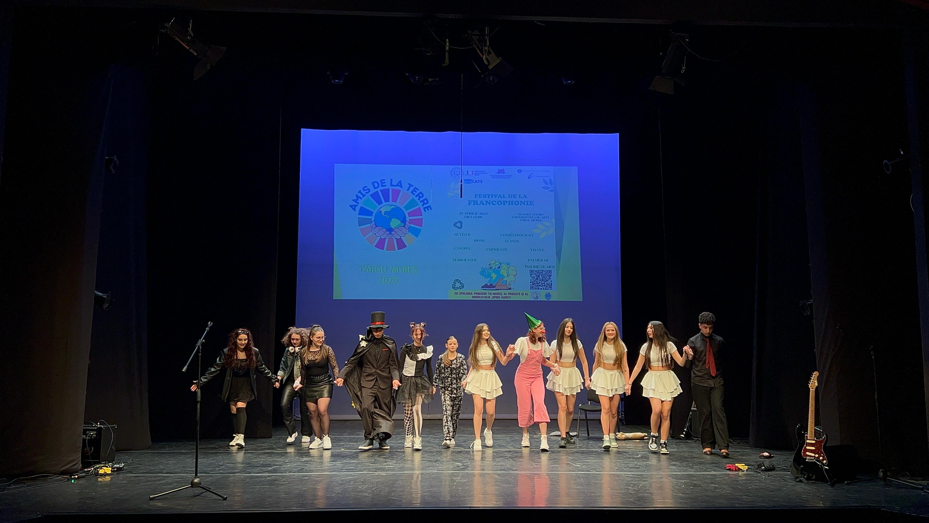 „Luminarium”, trupa elevilor de la Liceul Sportiv, la Festivalul Francofoniei de la Târgu Mureș