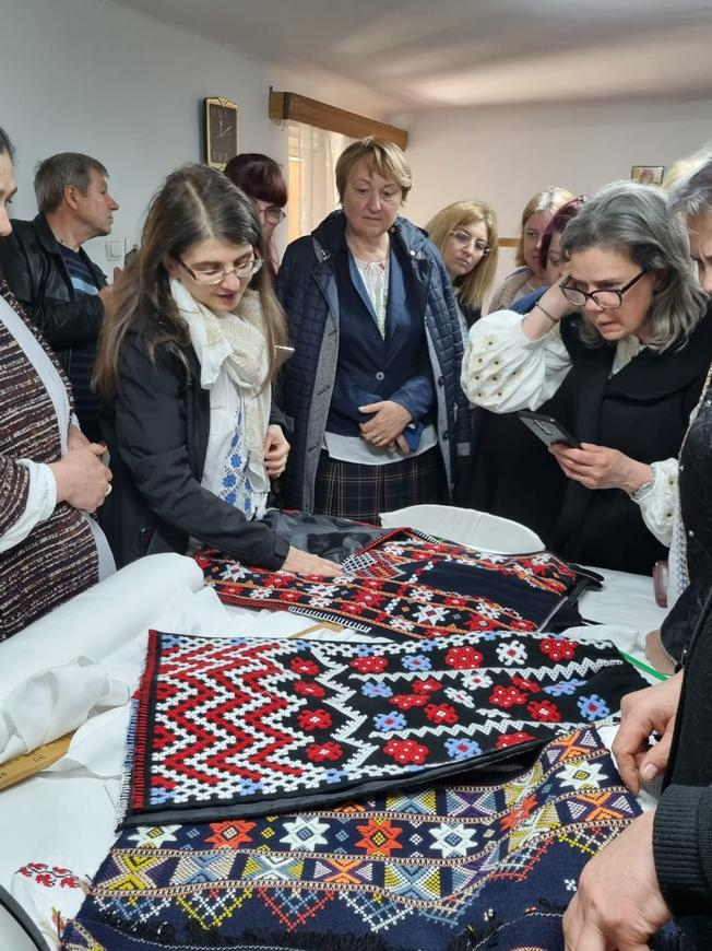 Bibliotecarii din licee rescriu poveşti identitare la Dunărea de Jos