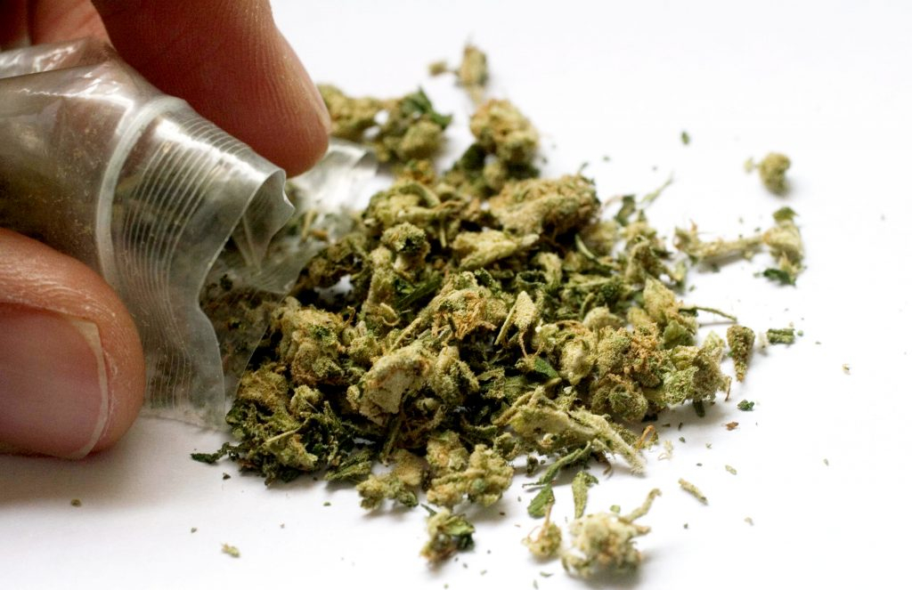 Petrecere cu droguri, stricată de polițiști pe o stradă din Galați