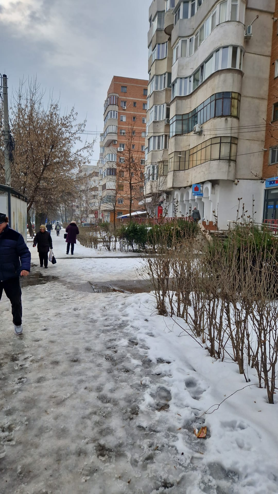 Vreme variabilă şi cer mai mult acoperit