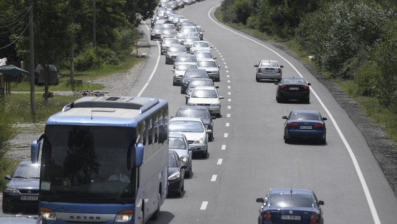 Coșmar în trafic, pe drumurile spre munte. Minivacanță cu nervi și înjurături