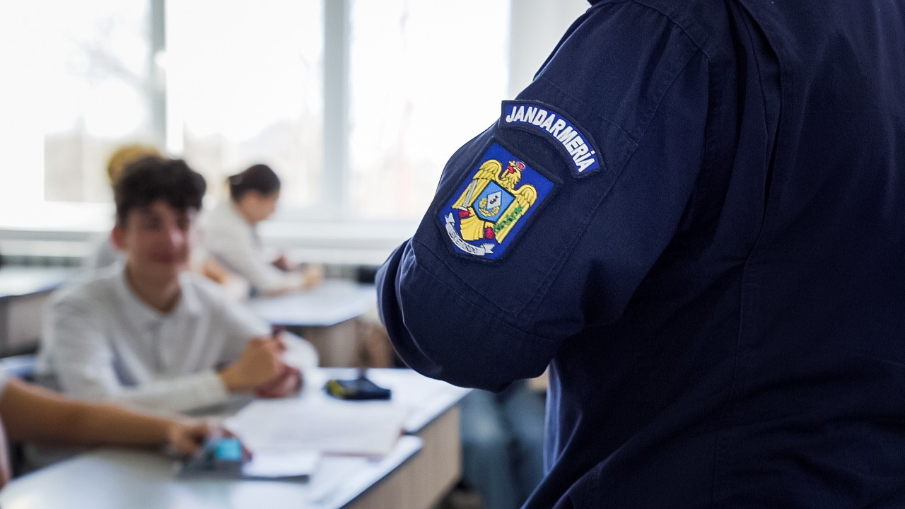 Informare și prevenţie pentru elevi, cu oamenii legii