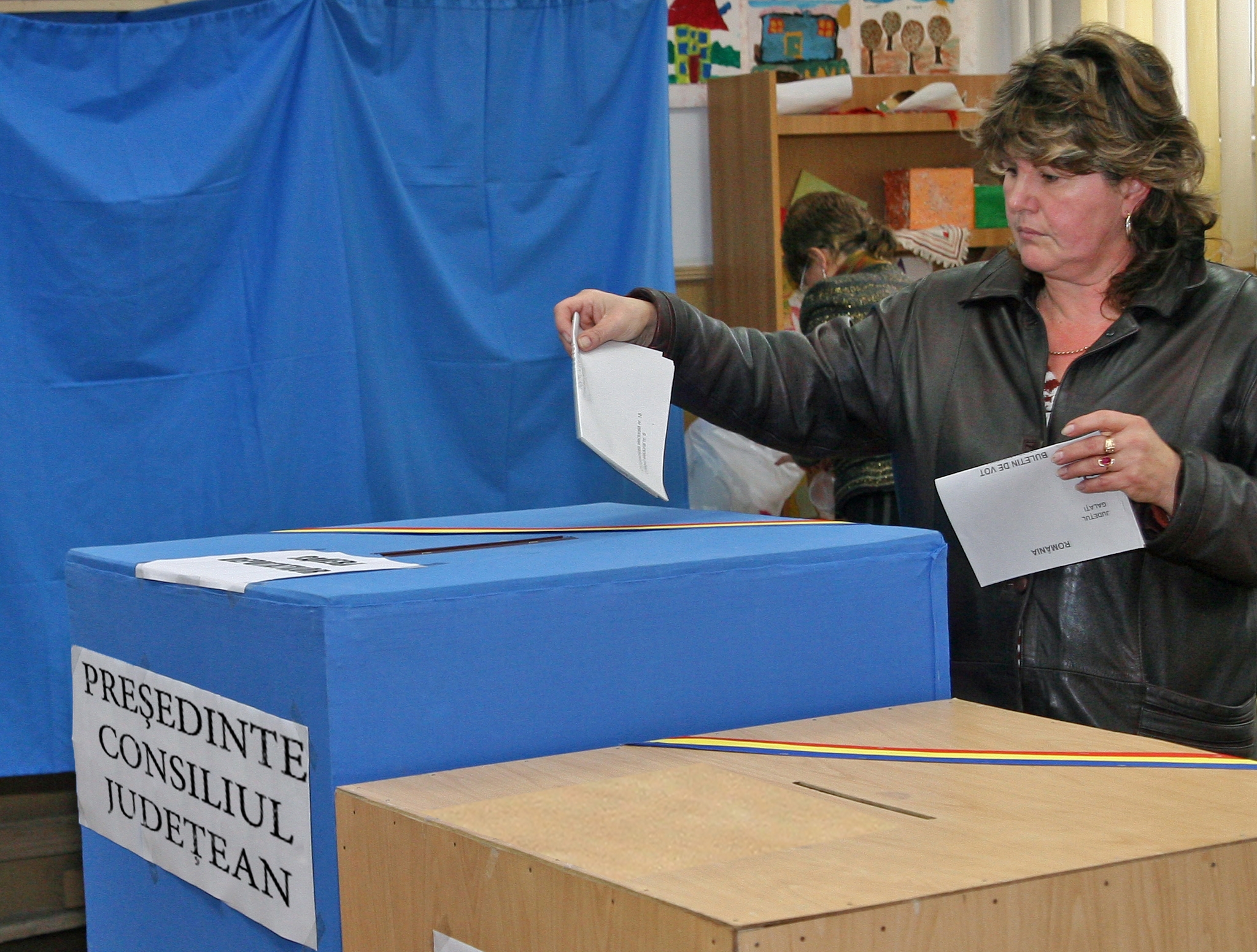 Află care sunt candidaţii pentru şefia judeţului Galaţi