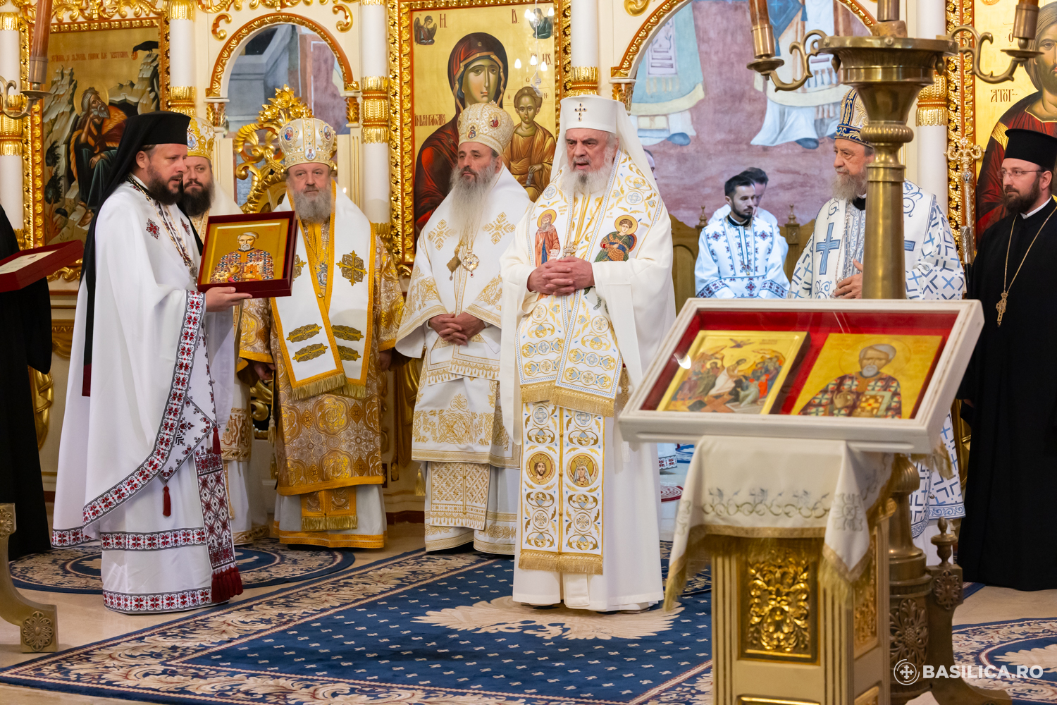 Părintele Dumitru Stăniloae a urcat în icoană