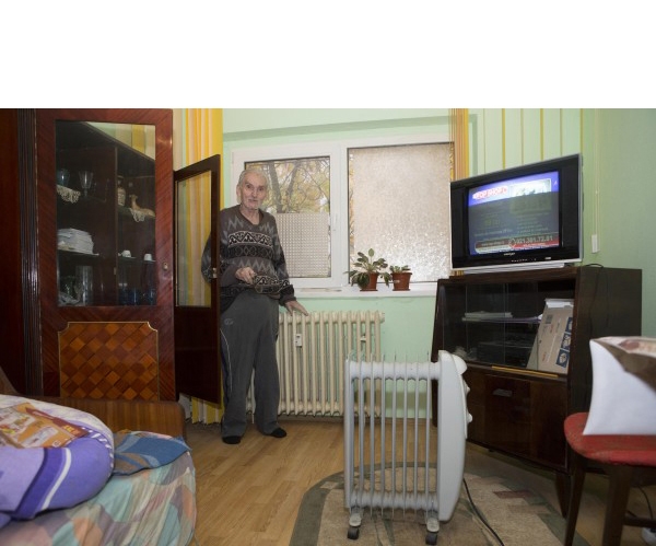 Galaţiul - fără căldură şi apă caldă, pe TERMEN NELIMITAT/ Cine răspunde pentru bătaia de joc la adresa oamenilor?