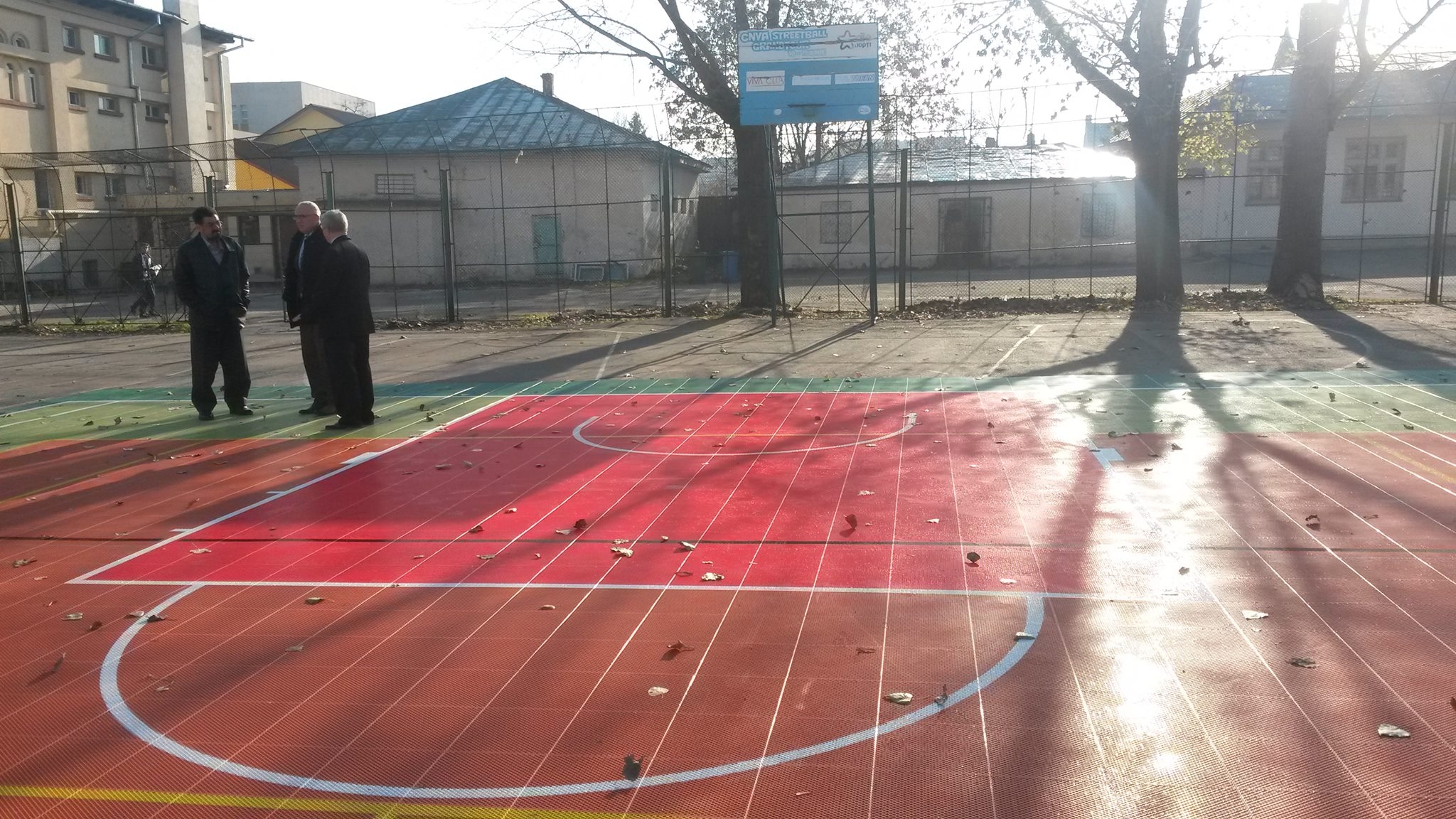 Terenuri de baschet cu suprafaţă de joc modernă pentru trei licee gălăţene