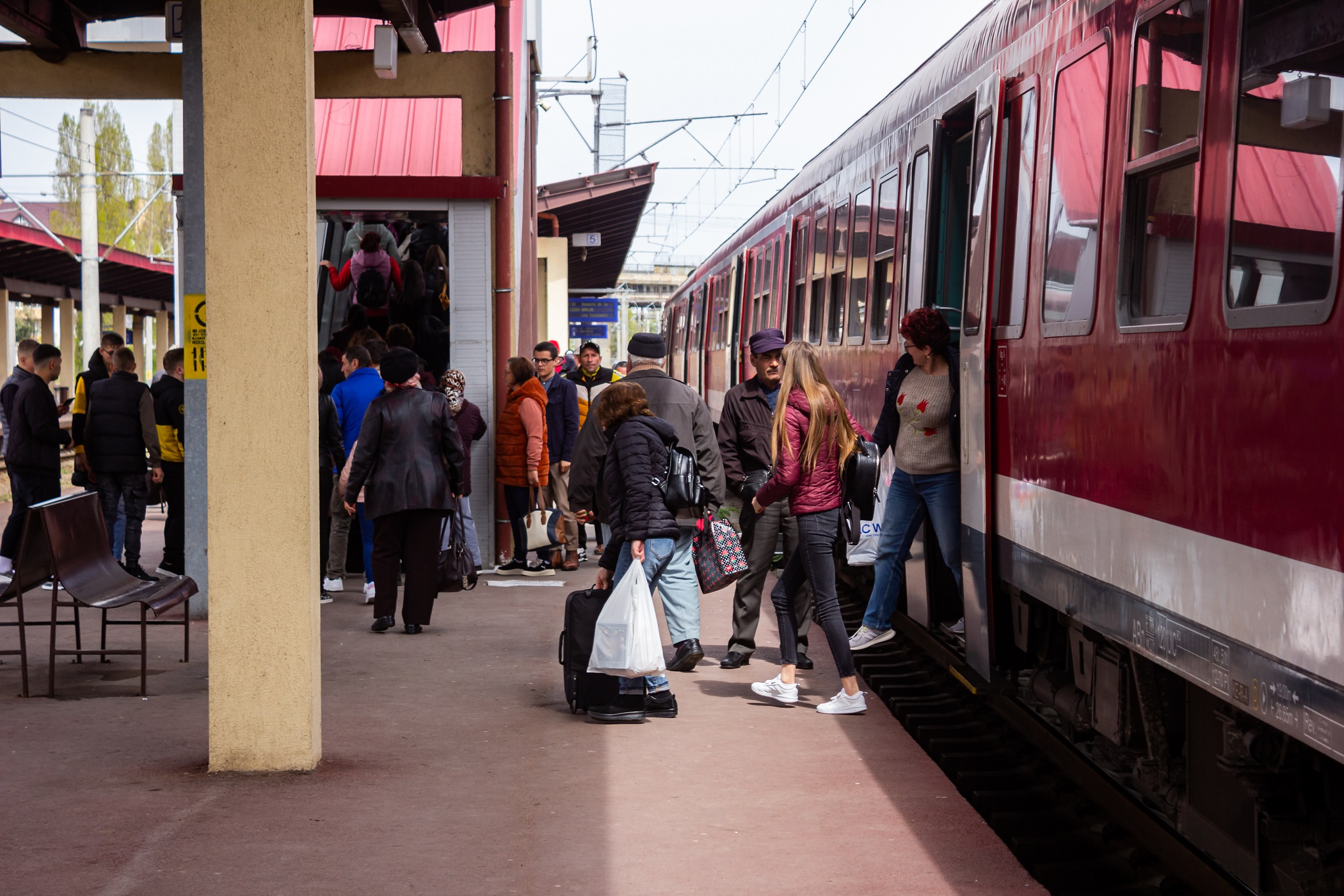 Studenții nu mai pot cumpăra online bilete CFR cu reducere