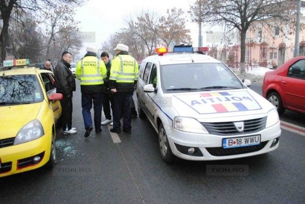 Dosar penal pentru că a plecat de la locul accidentului / A avut grijă de victimă, dar nu a vorbit cu poliţiştii