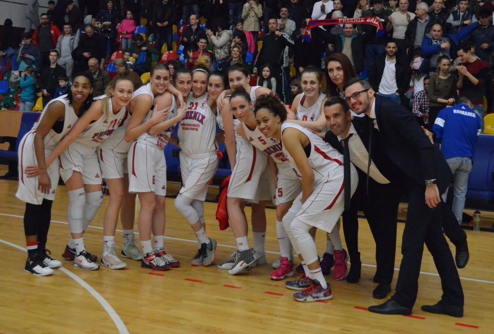 Fetele de la Phoenix oferă SESIUNI FOTO pentru fani la final de sezon