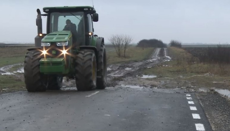 Amenzi pentru fermierii care murdăresc drumurile cu tractoarele
