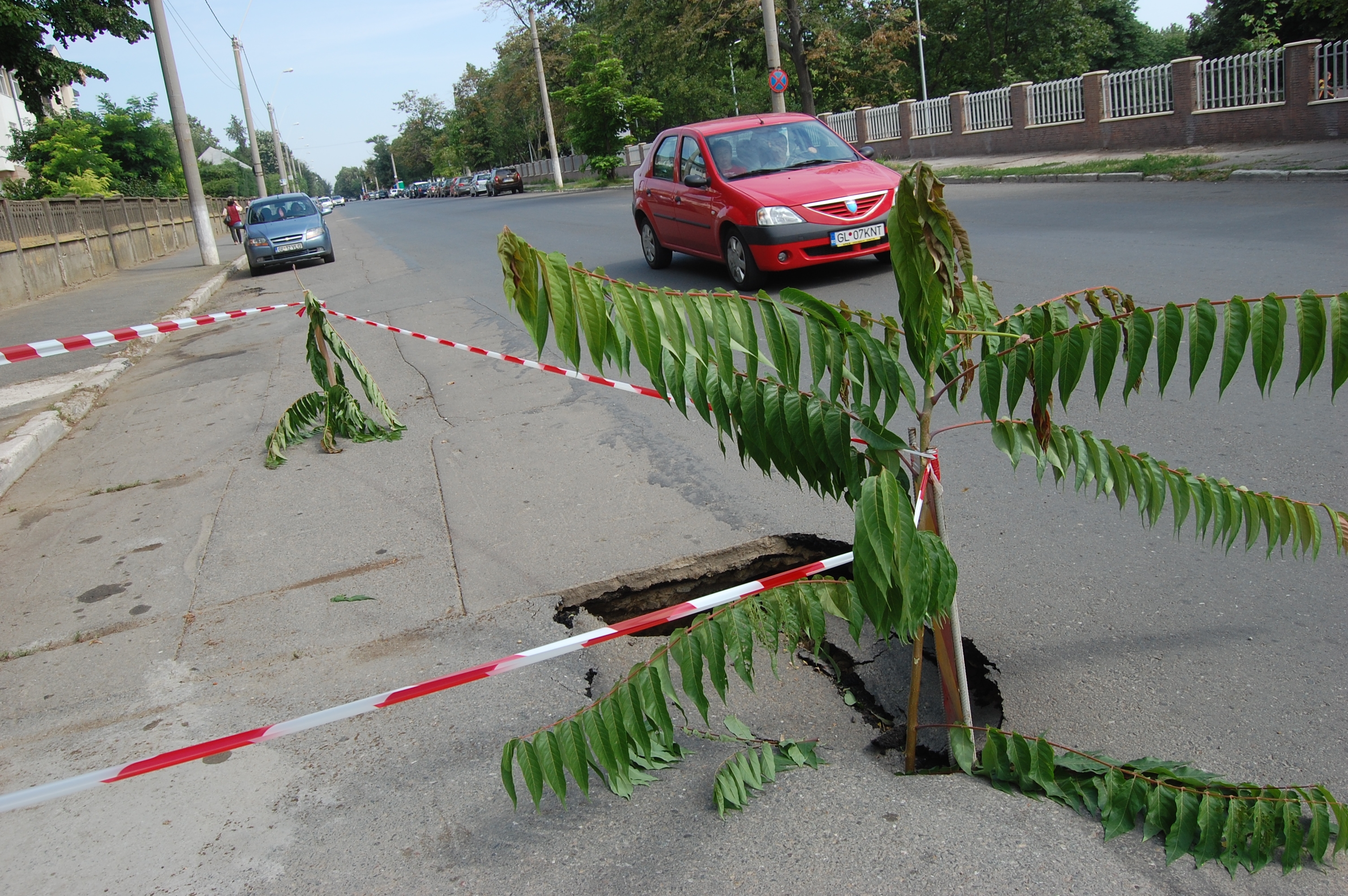 Gropzilla se întoarce! Vezi aici ce parte a Galaţiului s-a mai surpat