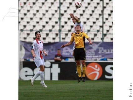 Cu cine te aperi, Dorinele?