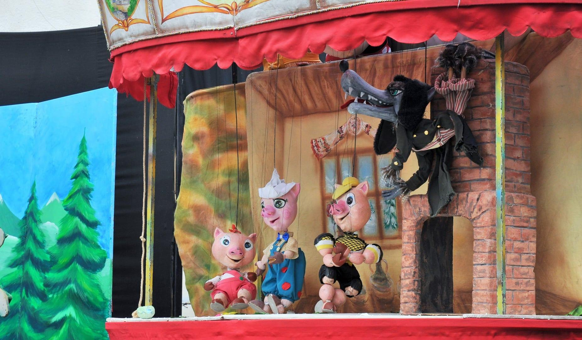 Întâlnire cu ”Cei trei purceluşi”