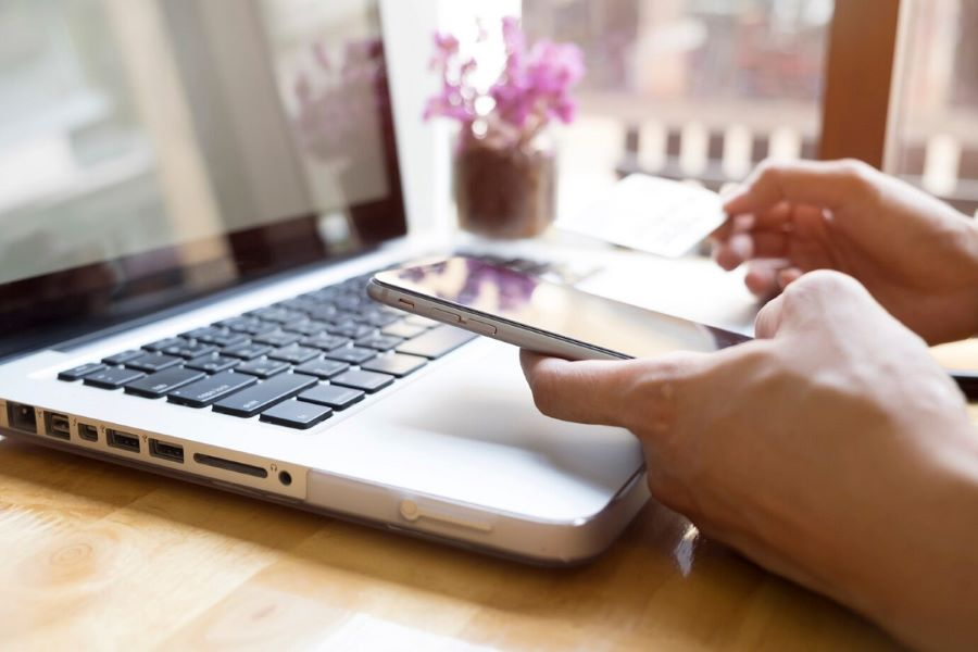 Un cont bancar online are limită de depunere? Iată care sunt condițiile de deschidere