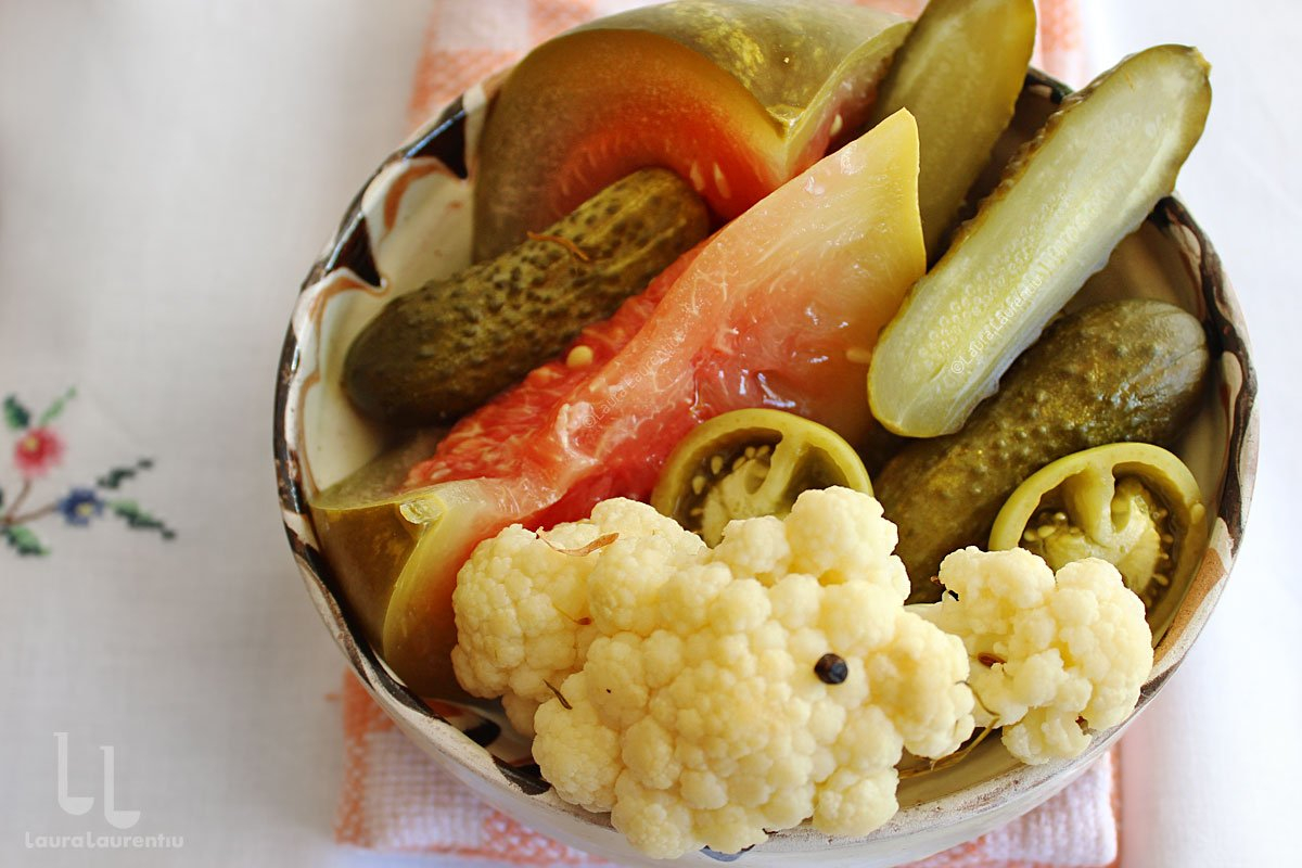 Murături asortate în saramură, pentru sezonul rece