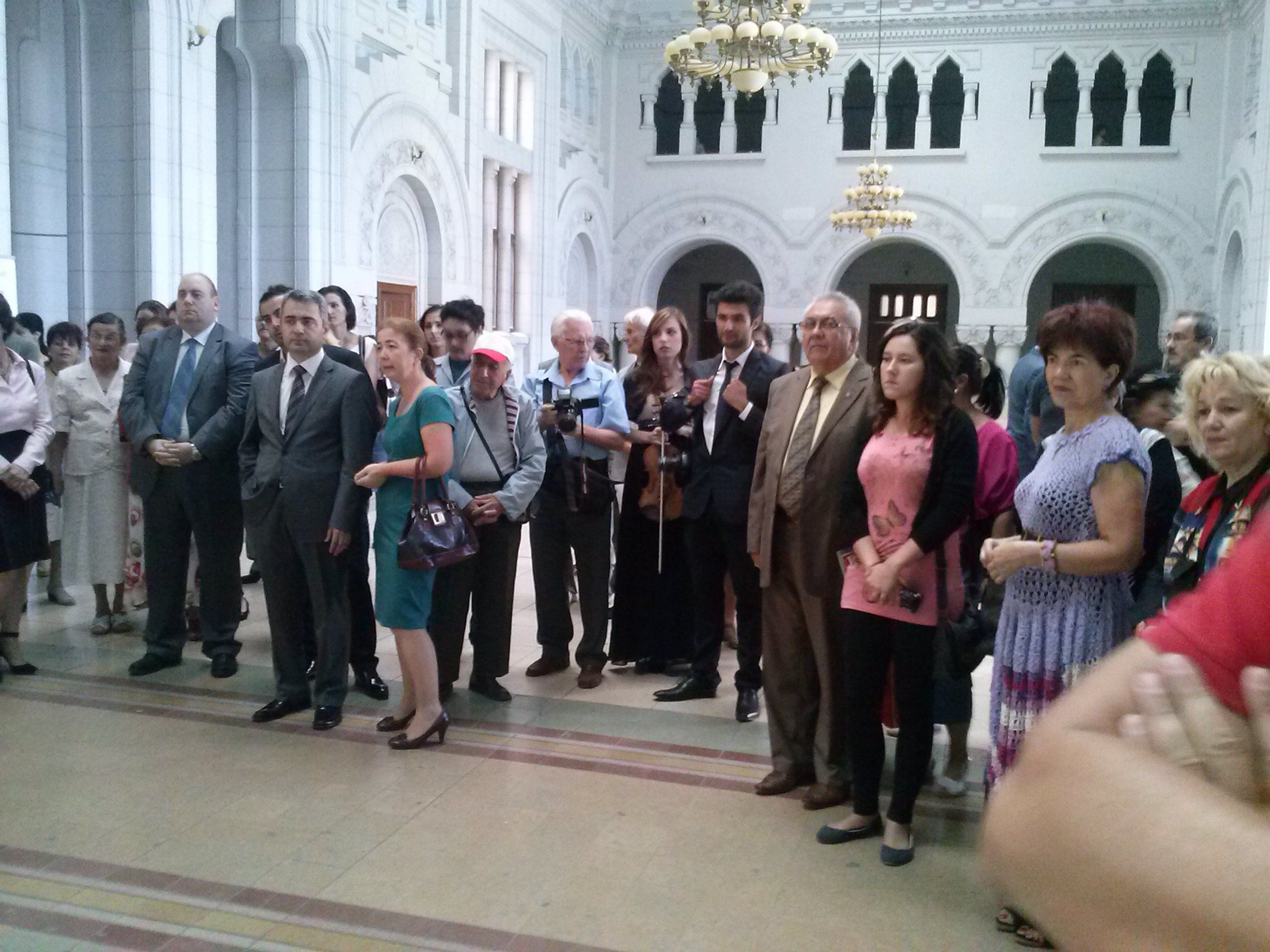 Consulul Turciei, prezent la expoziţia de la Universitate/ Învăţământul, ca o... primărie pentru legături culturale (FOTO)