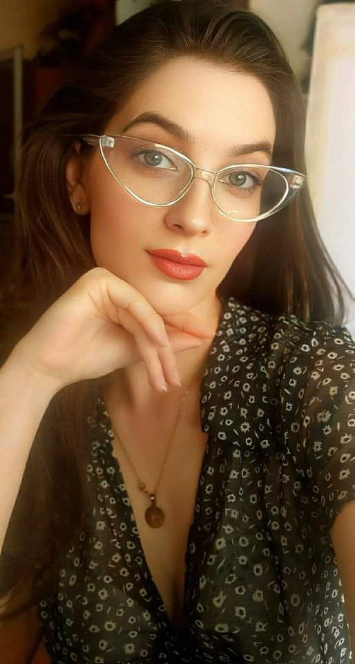 Ana-Maria Cocoș, „veșnic în căutarea frumosului”. Tehnica inedită a pixurilor colorate