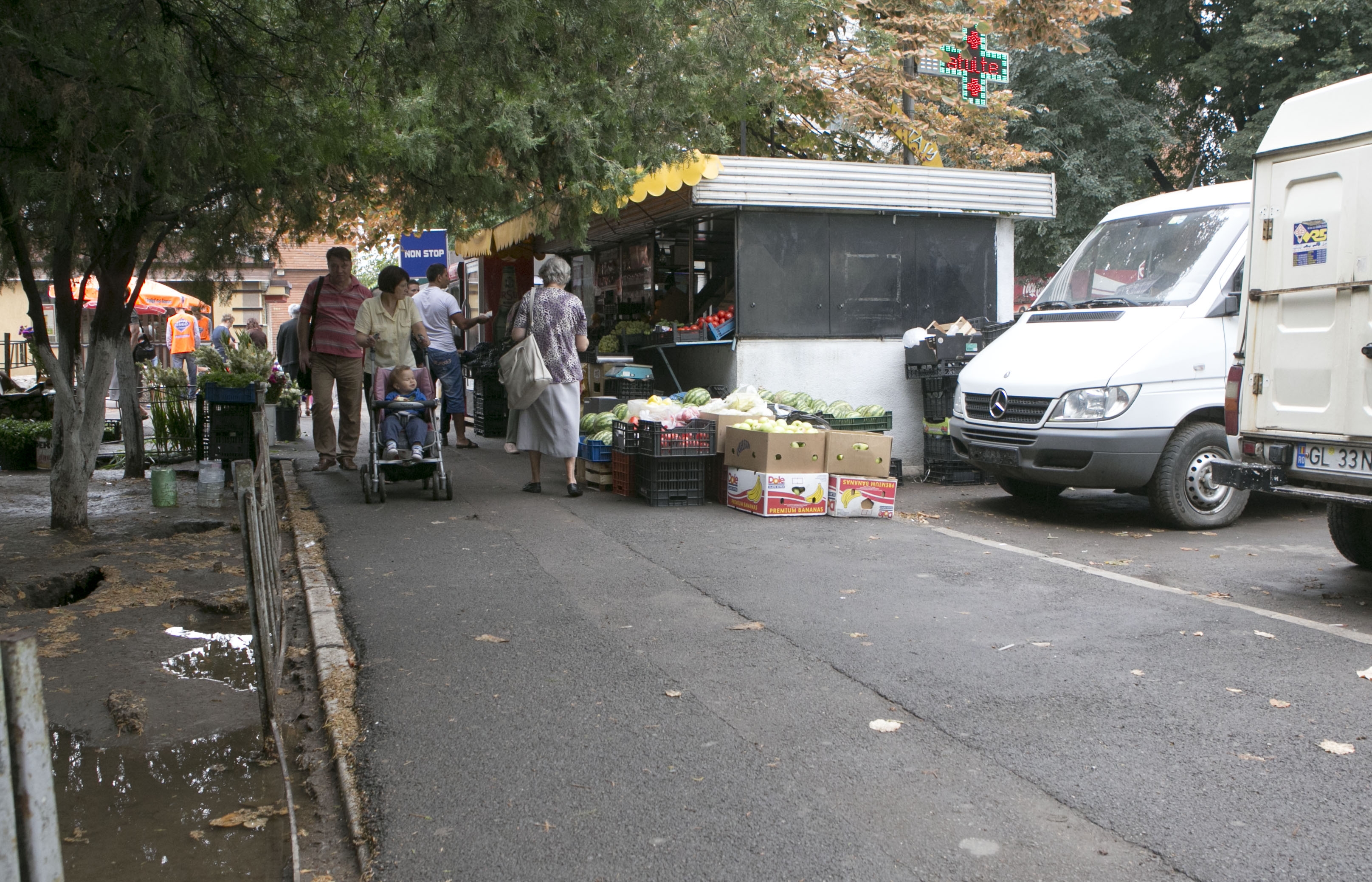 În Piaţa Ancora, chioşcarii fură apă de la asociaţiile de proprietari