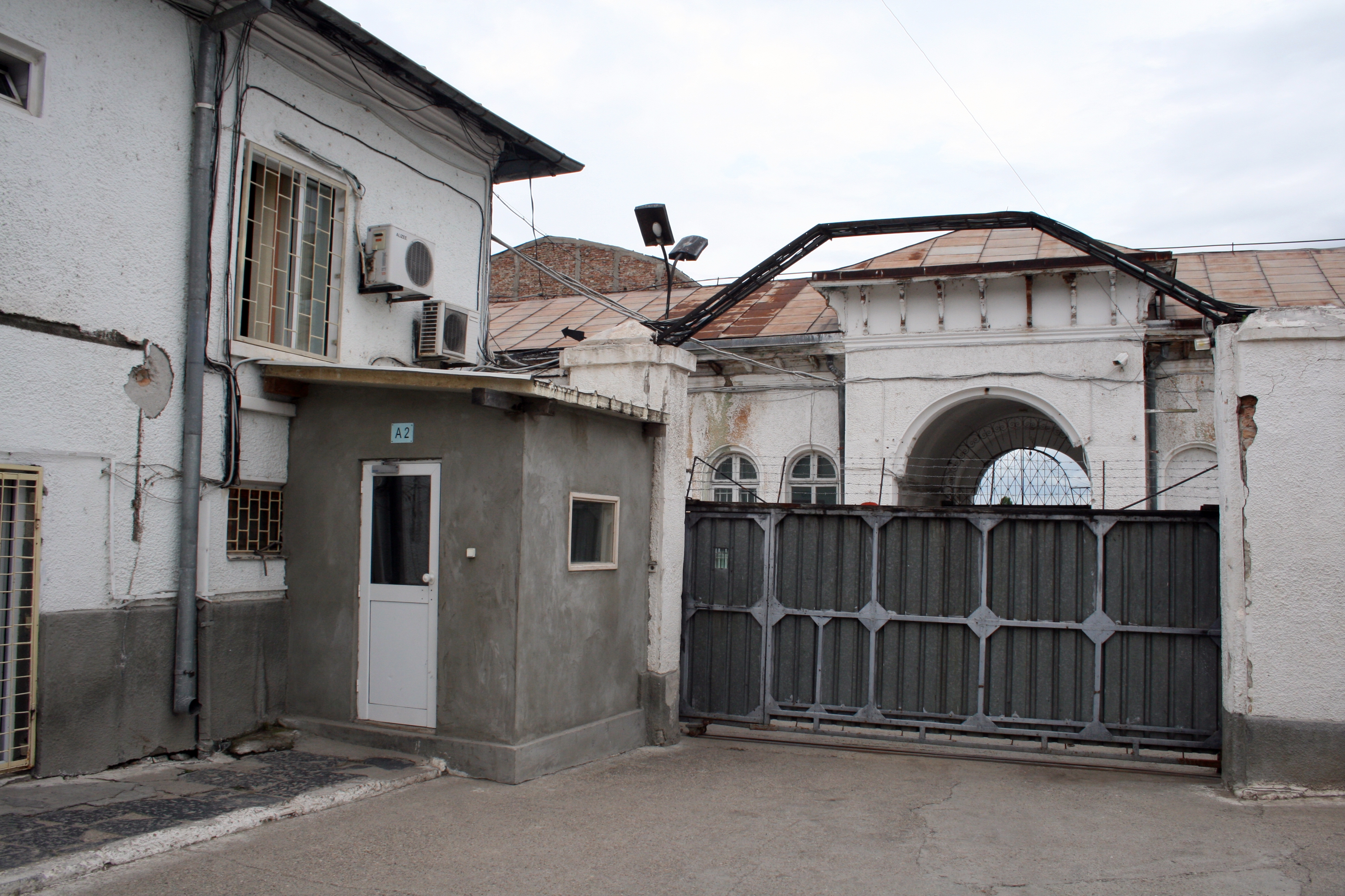 Milioane de lei cheltuite pe mofturile deţinuţilor din Galaţi. Totul pe baza legislaţiei româneşti