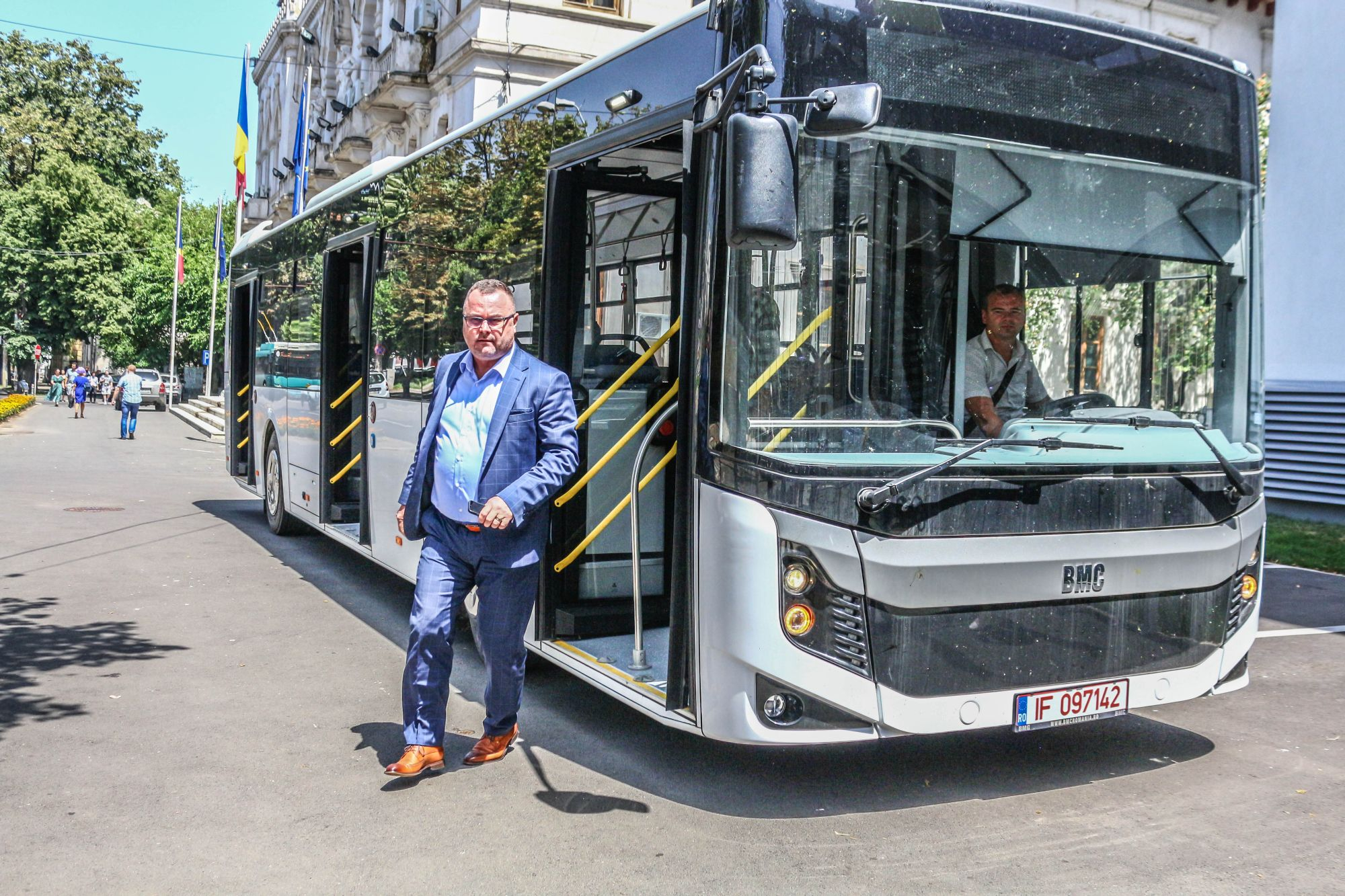 UPDATE. Autobuzul BMC nu va intra pe trasee, va fi doar expus (FOTO)