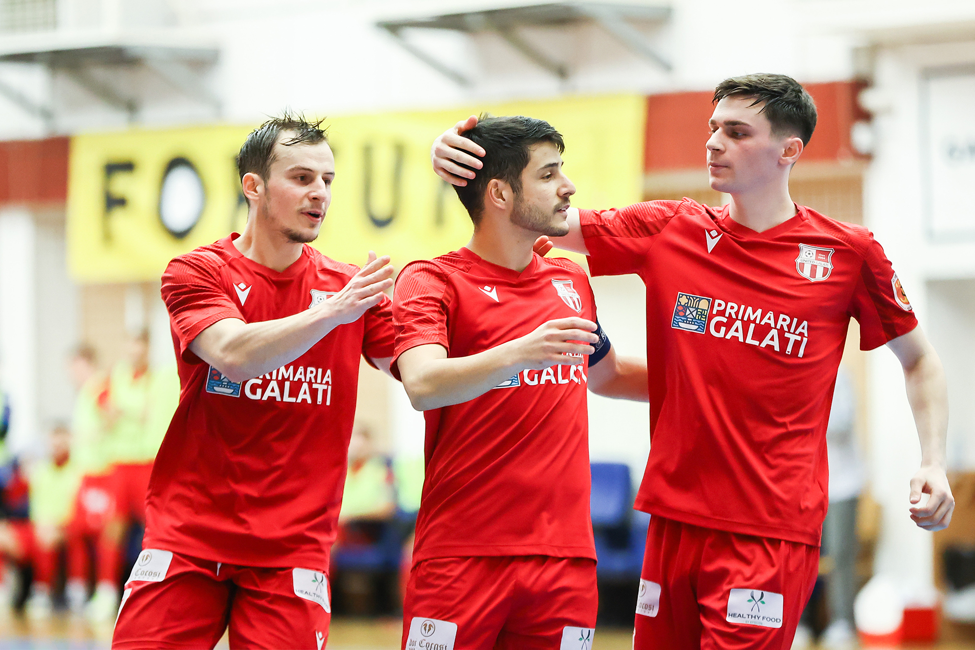 Campionii debutează în transmisiune directă