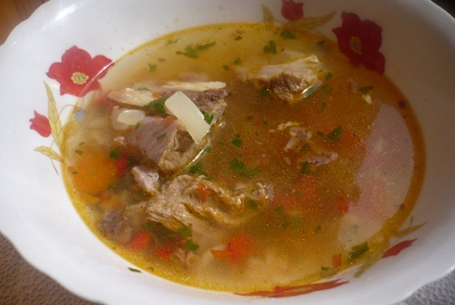 Ciorbă din oase de vită și legume