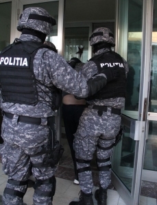 BRĂILA: Şase tineri arestaţi pentru trafic de droguri 