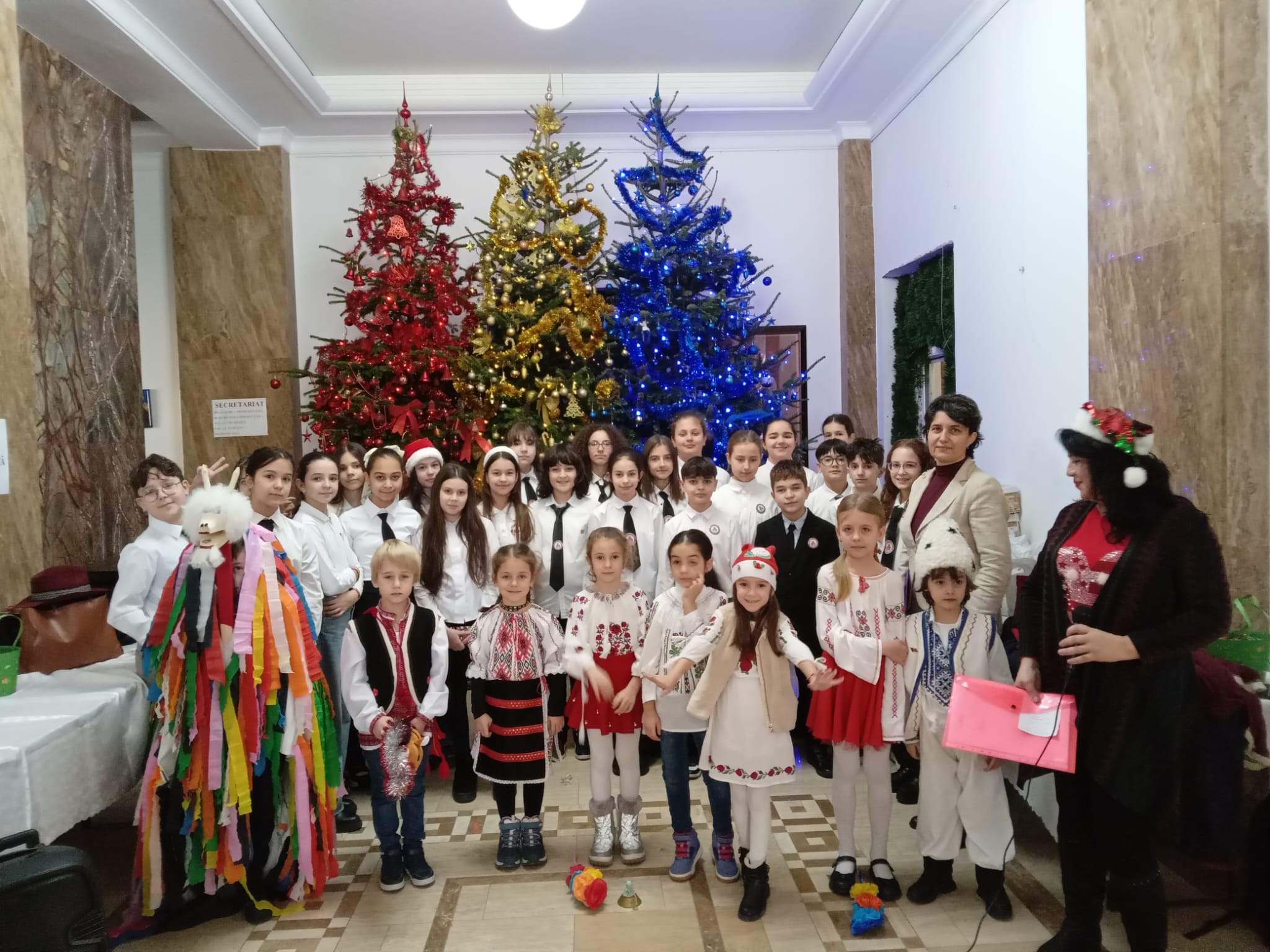 Colindători mari și mici, de la Colegiul Naţional „C. Negri” (video)