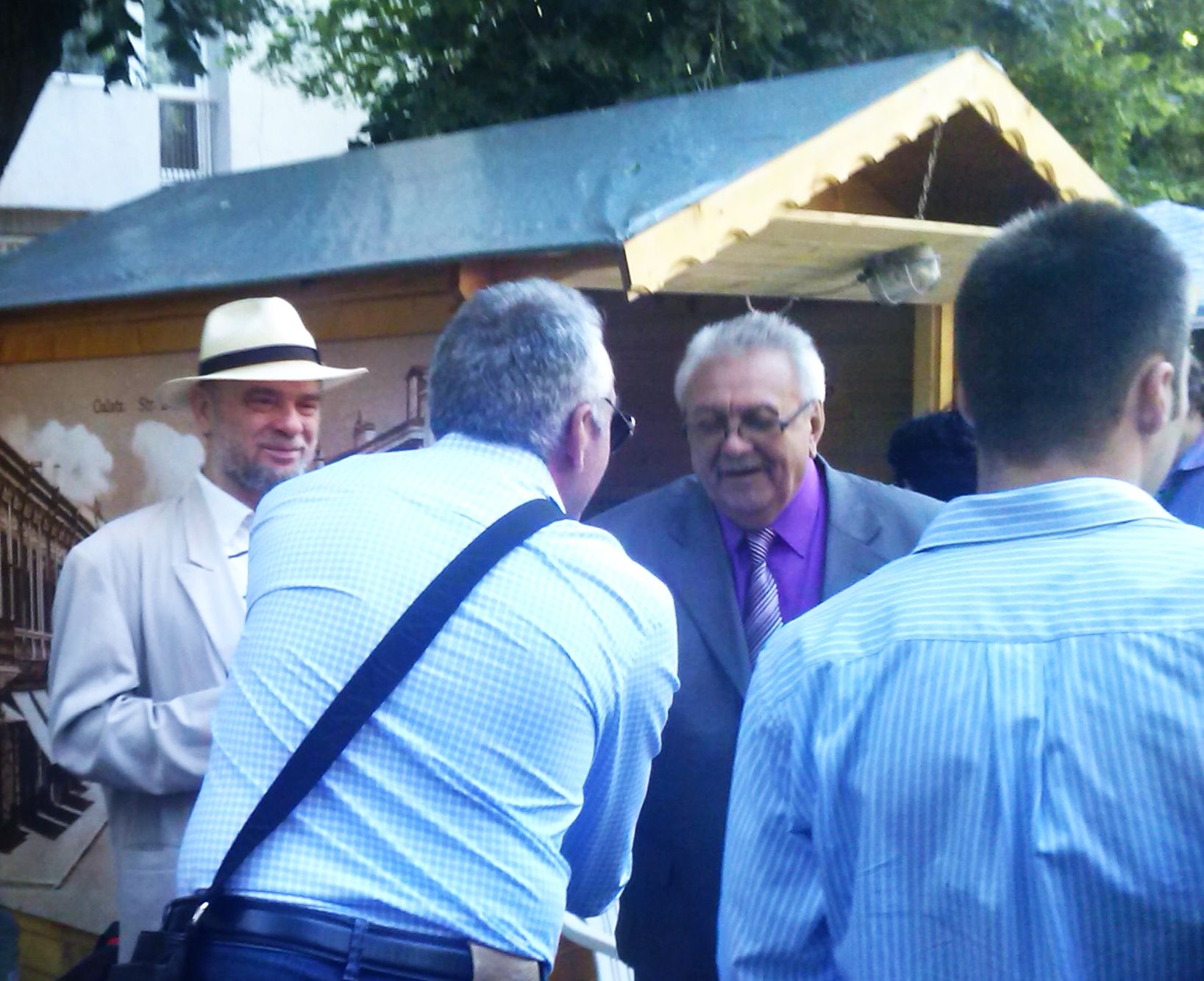 În prima zi la Festivalul Cărţii: Peste 100.000 euro în joc!