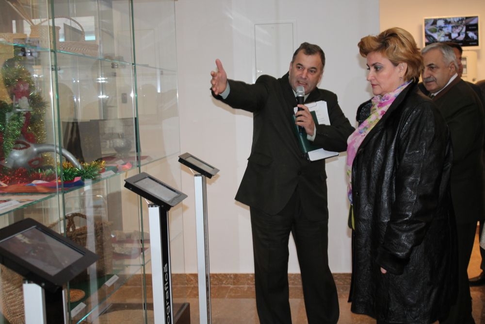 FOTO/ Centru de informare realizat din materiale regenerabile, la Greci, inaugurat în prezenţa Ministrului Mediului