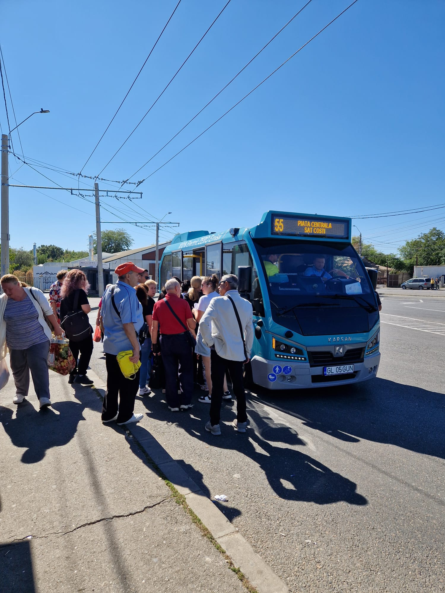 Noile autobuzele Galaţi-Vânători, aglomerate şi insuficiente