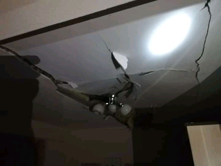 UPDATE Explozie la un bloc de la capătul troleului. O victimă cu arsuri - transportată la spital, Apartamente afectate (FOTO)